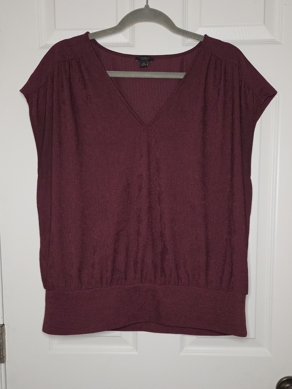 Ann Taylor Factory Ribbed V-Neck Sleeveless Tunic in Plum Wine